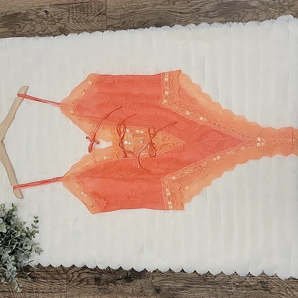 Vintage | Victoria's Secret Coral Lace Chemise